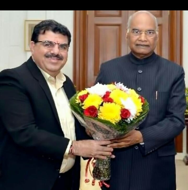 Pravin Kotak with dignitaries